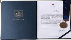Dyplom i medal od prezydenta Miasta Bydgoszczy